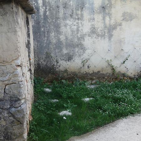 Guesthouse Near The Castle Of Himare Bagian luar foto
