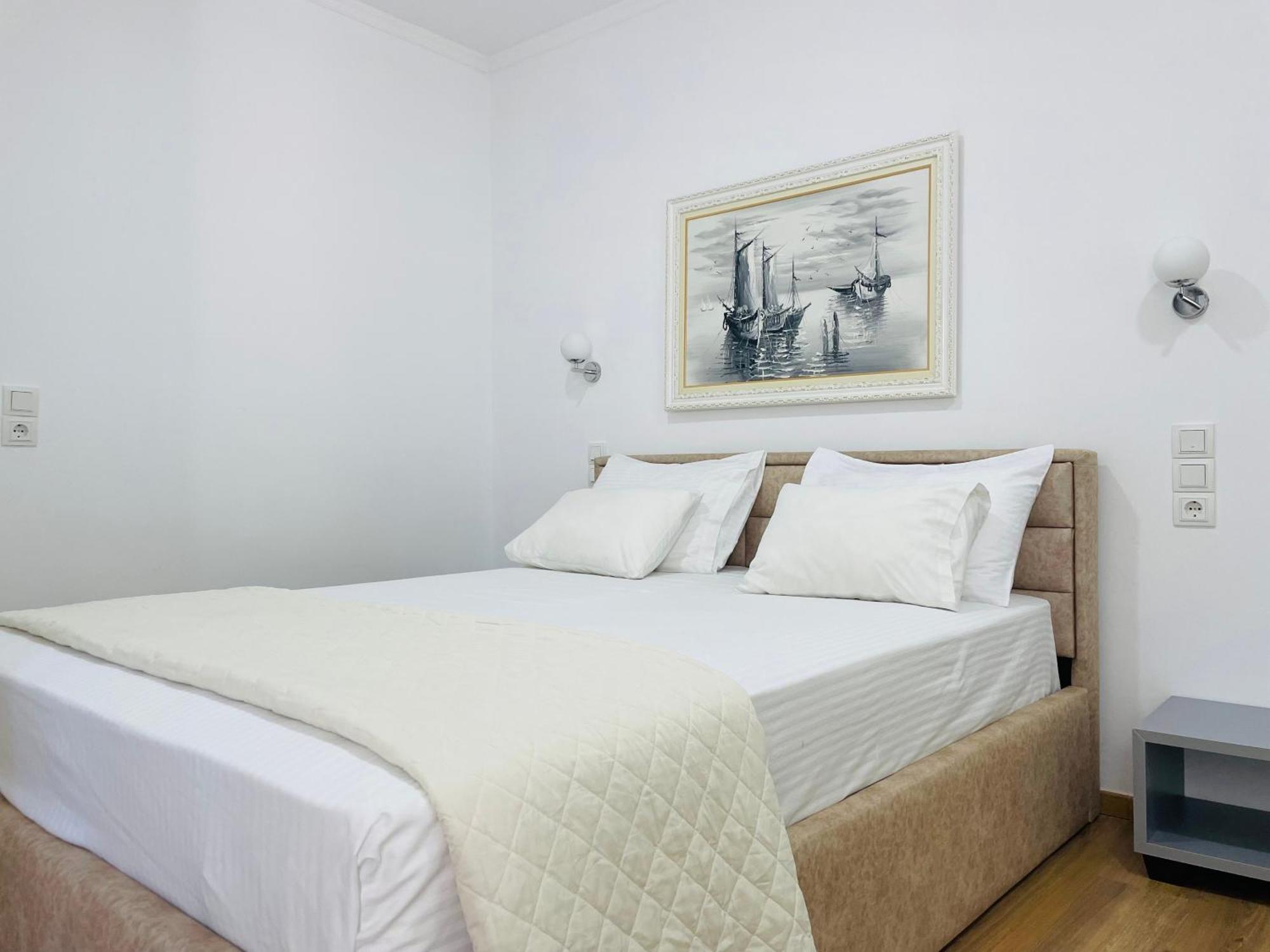 Guesthouse Near The Castle Of Himare Bagian luar foto