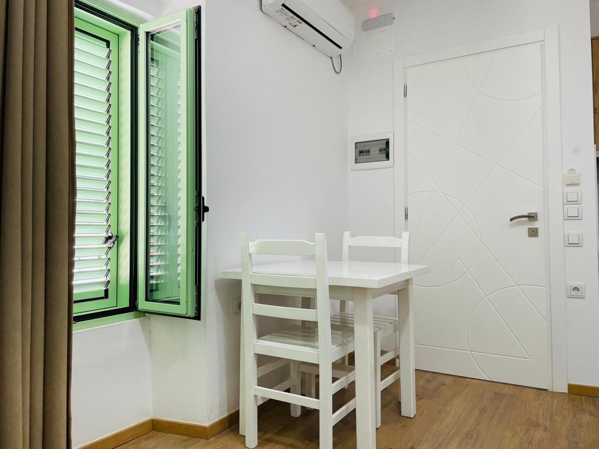 Guesthouse Near The Castle Of Himare Bagian luar foto