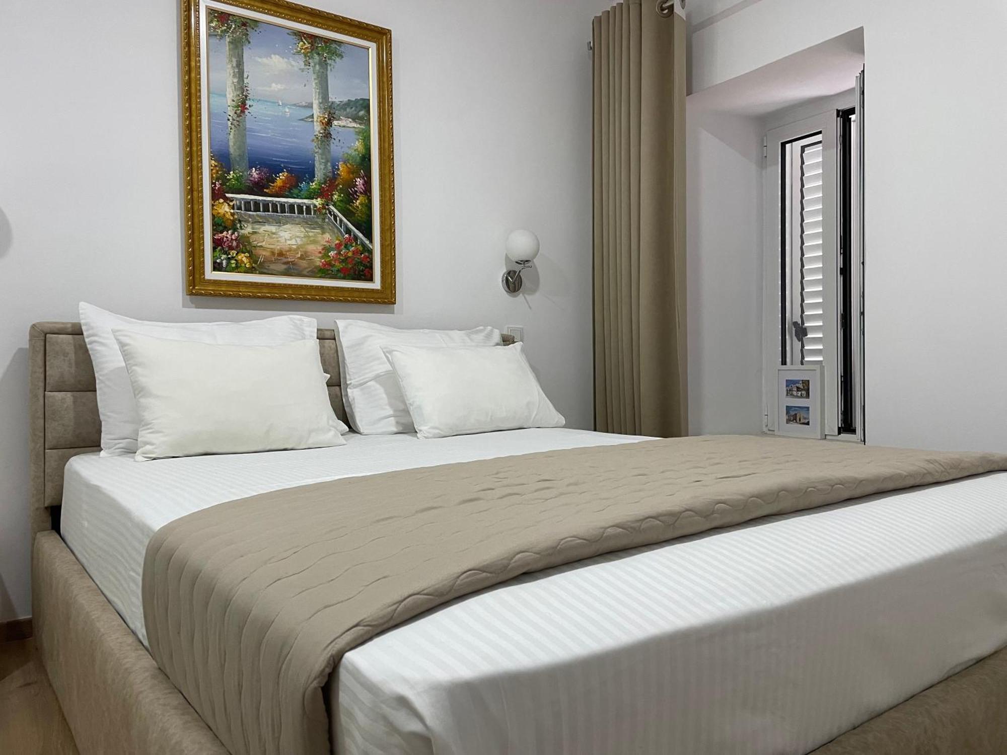 Guesthouse Near The Castle Of Himare Bagian luar foto