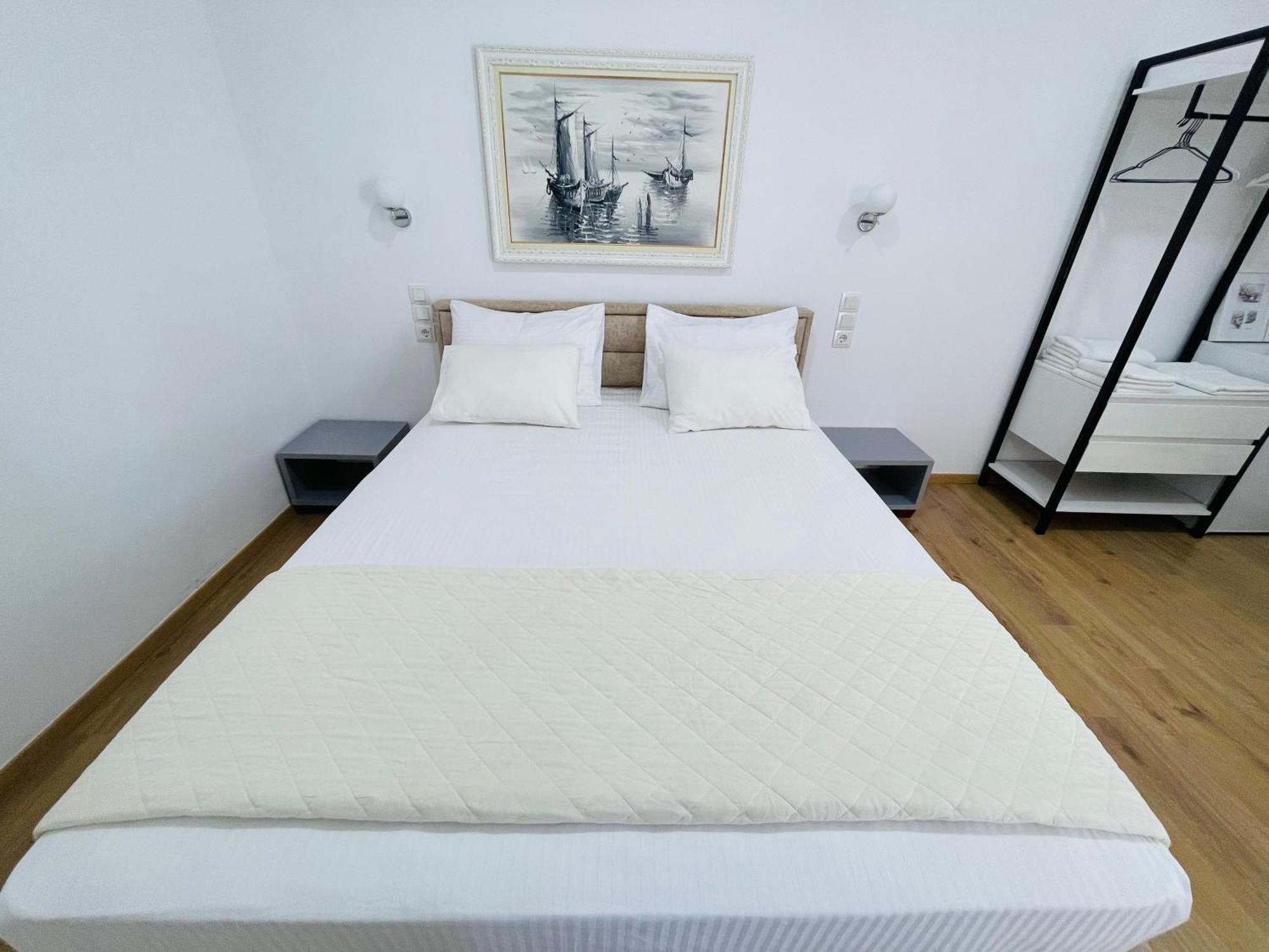 Guesthouse Near The Castle Of Himare Bagian luar foto