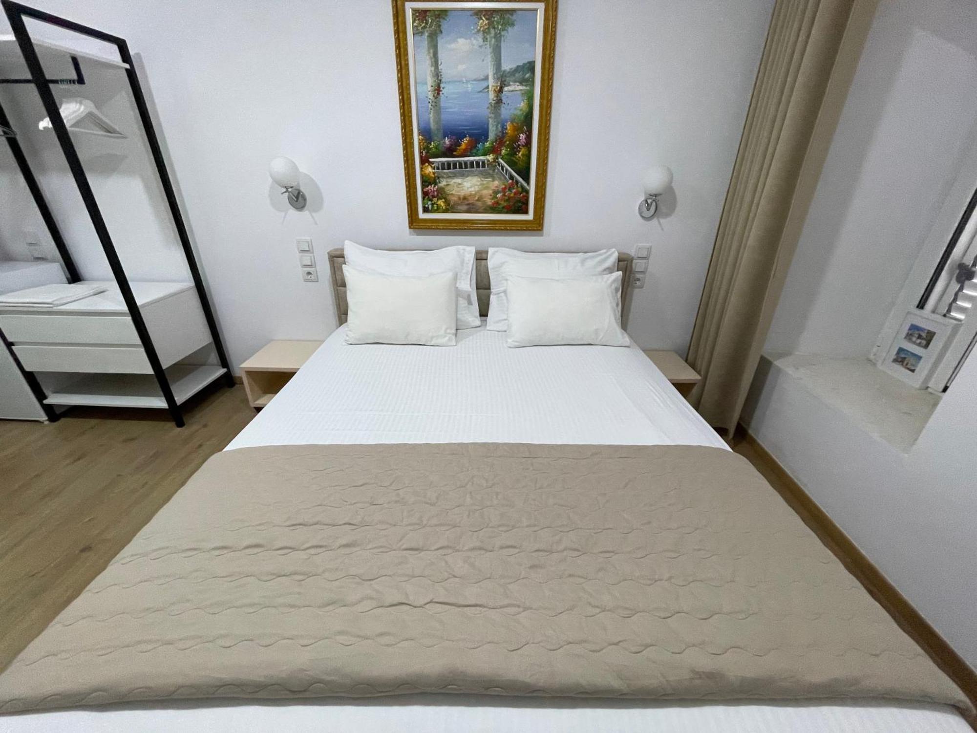 Guesthouse Near The Castle Of Himare Bagian luar foto