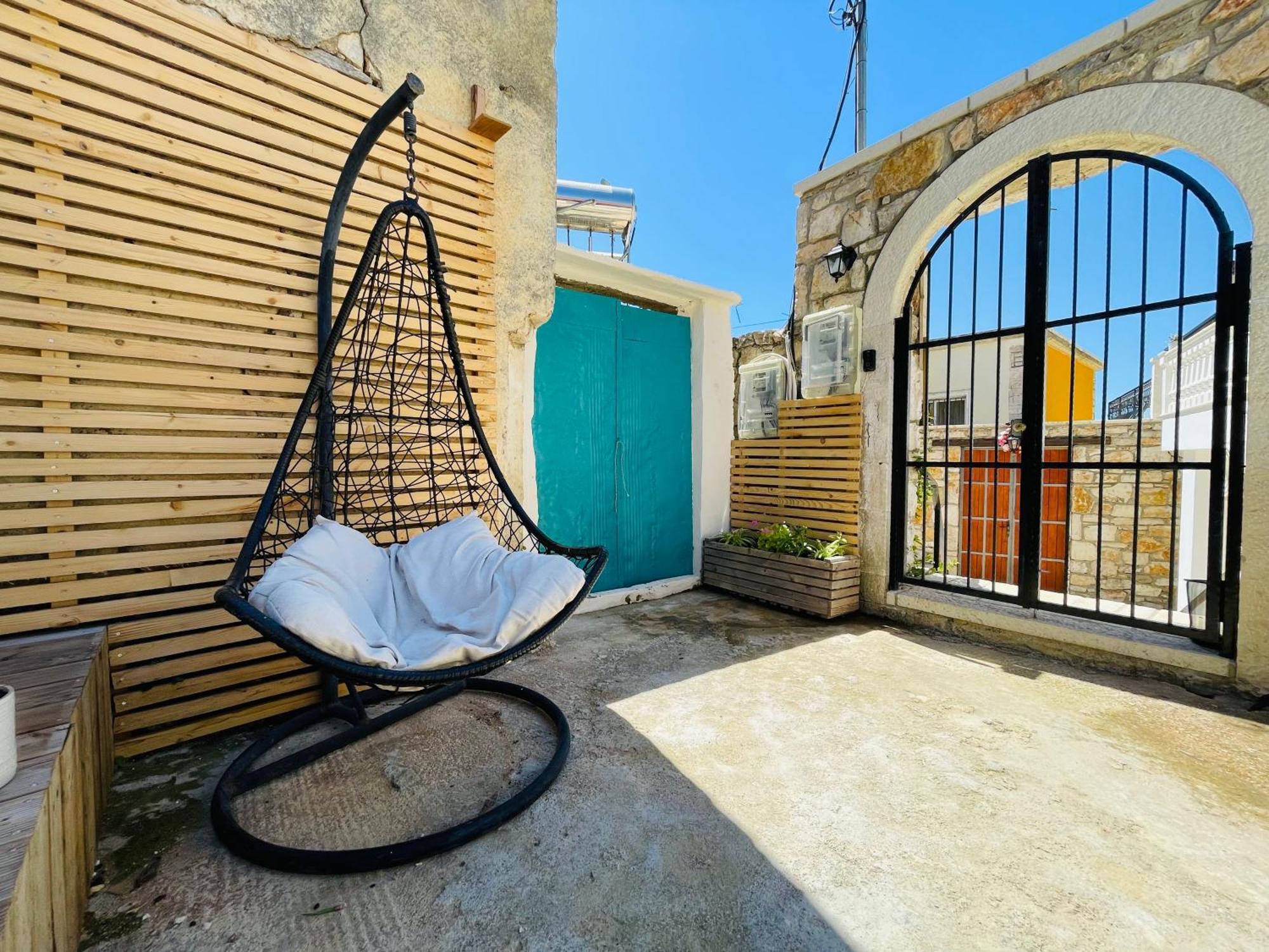 Guesthouse Near The Castle Of Himare Bagian luar foto