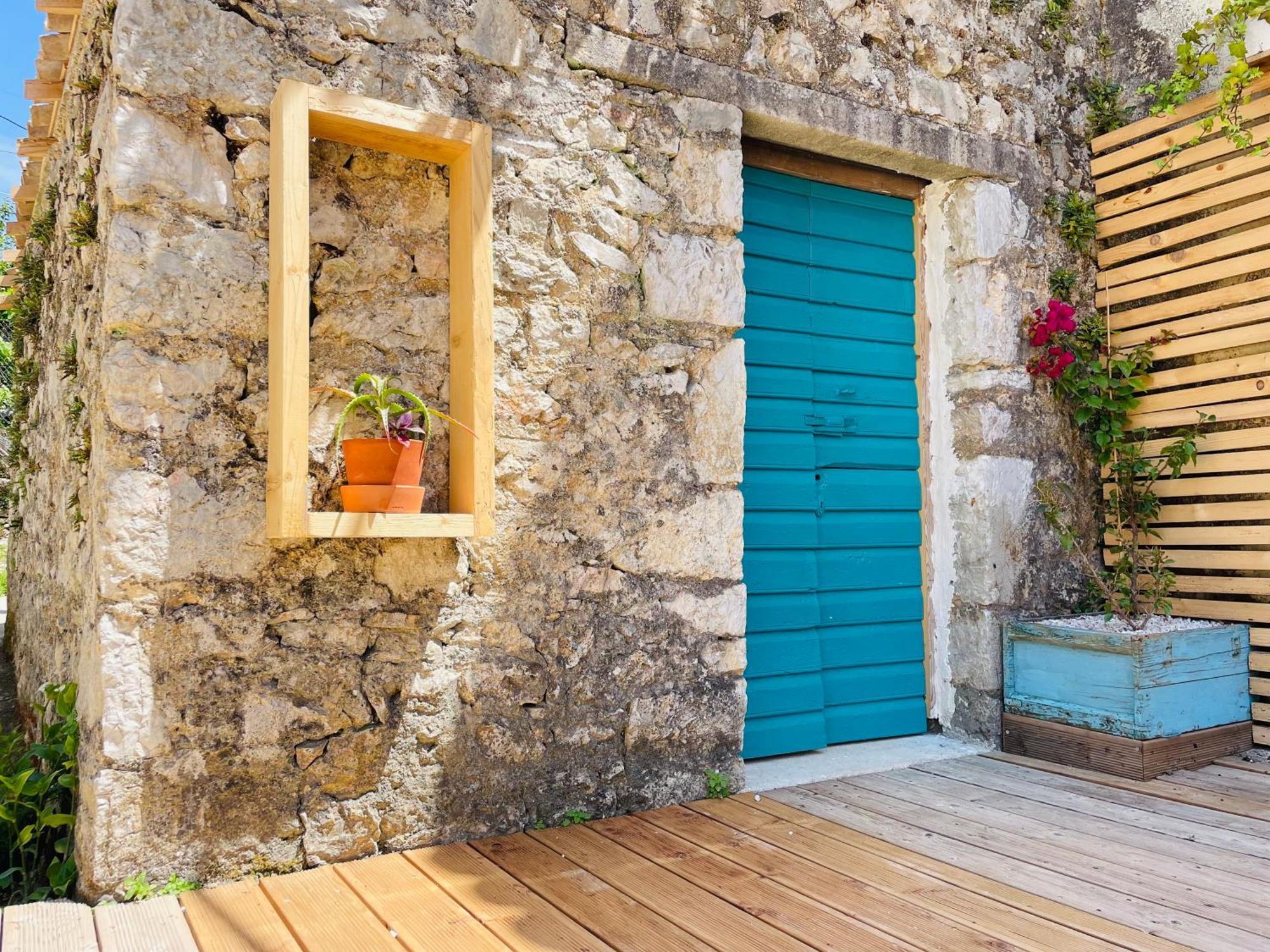 Guesthouse Near The Castle Of Himare Bagian luar foto