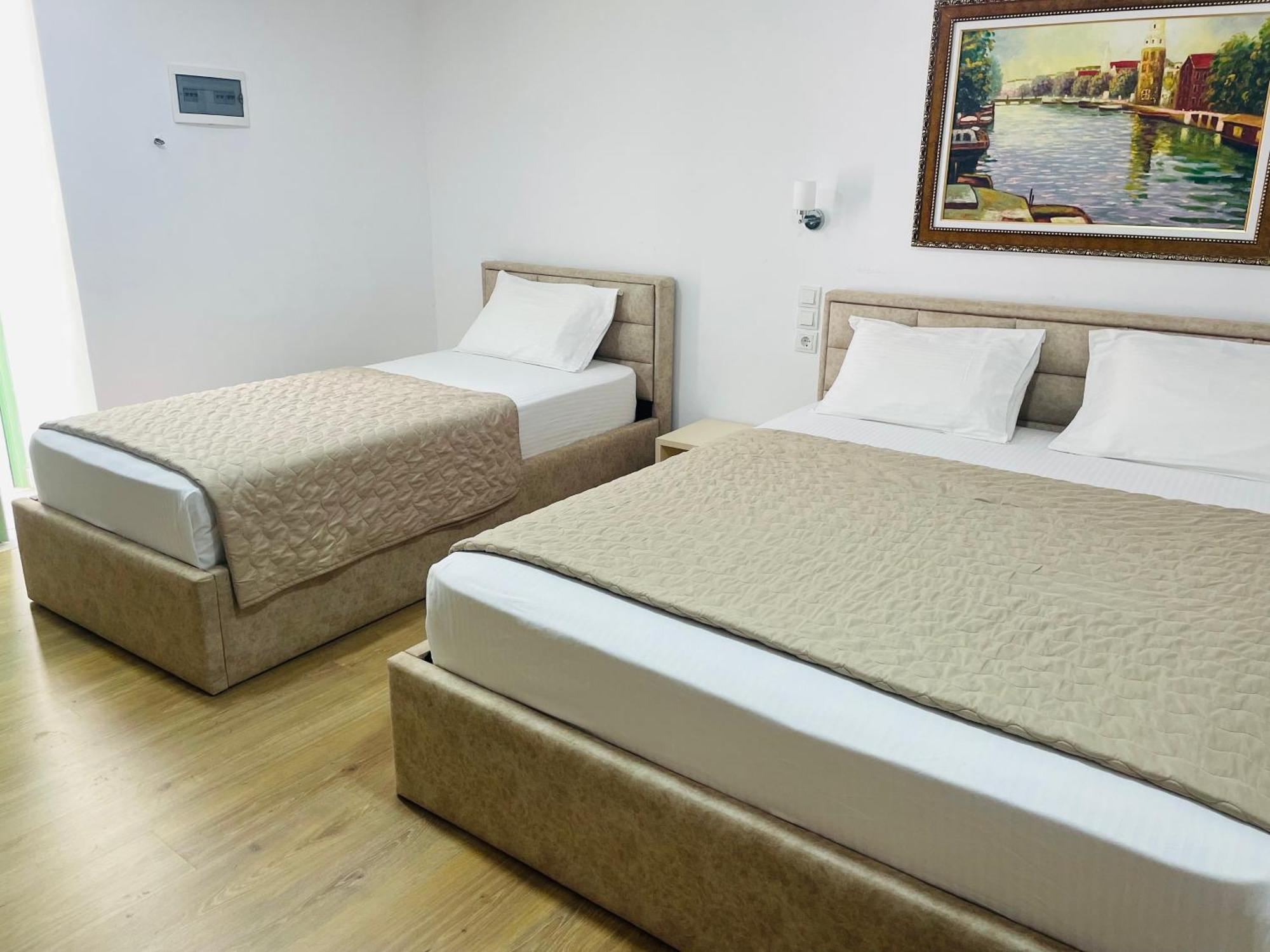 Guesthouse Near The Castle Of Himare Bagian luar foto